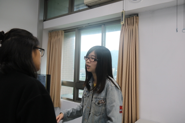 圖片標題:安婷同學細心回答同學疑問