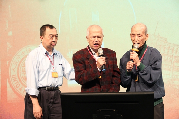 圖片標題:會計系系友大會--來賓歌唱02