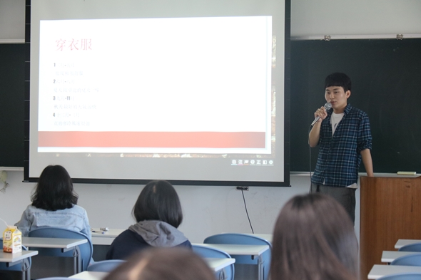 圖片標題:韓國秉烈同學仔細介紹韓國天氣與適合的穿著