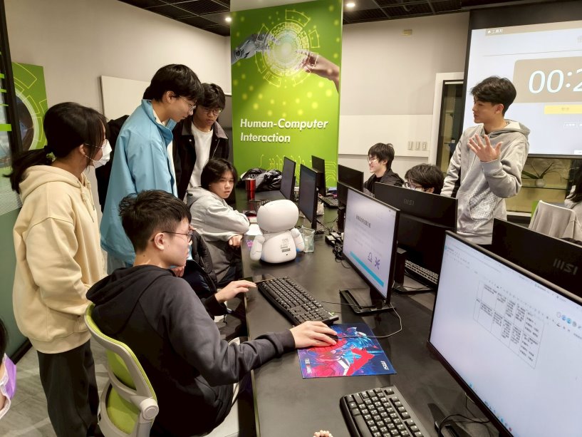 高中資訊教育營隊0