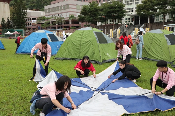 圖片標題:03 齊心協力搭帳篷