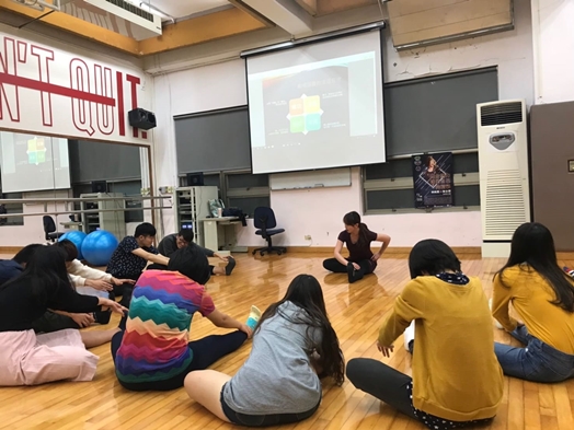 圖片標題:04老師帶領同學活動筋骨