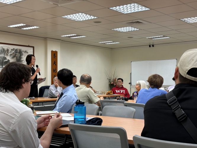 圖片標題:期末發表會-WPI台灣IQP中心主任致詞。