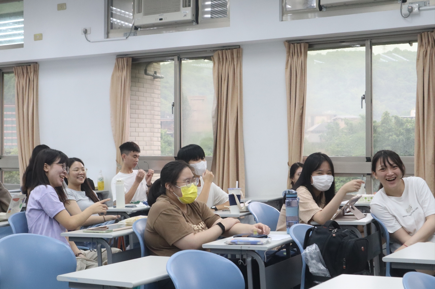 圖片標題:政治學系ˍ製作地方繪本 陳宜佳同學獲東吳USR計畫贈獎報導(圖四).jpg