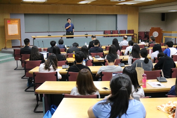 圖片標題:01東吳大學社會學系系主任石計生教授於「新世代」暨「社會研究方法」成果發表會致詞.JPG