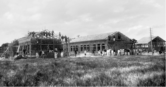 圖片標題:圖二、有錢出錢，有力出力，八芝蘭公學校新校舍終於在1904年底落成，這也是士林國小前身.jpg