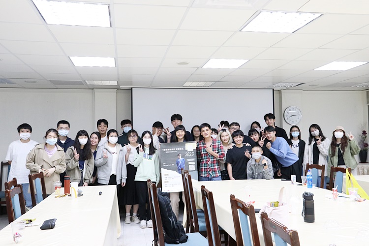 圖片標題:08 Apyang Imiq講師與同學們大合照.JPG
