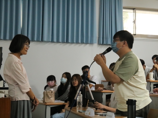 05-玉茹老師和同學互動_batch.jpg